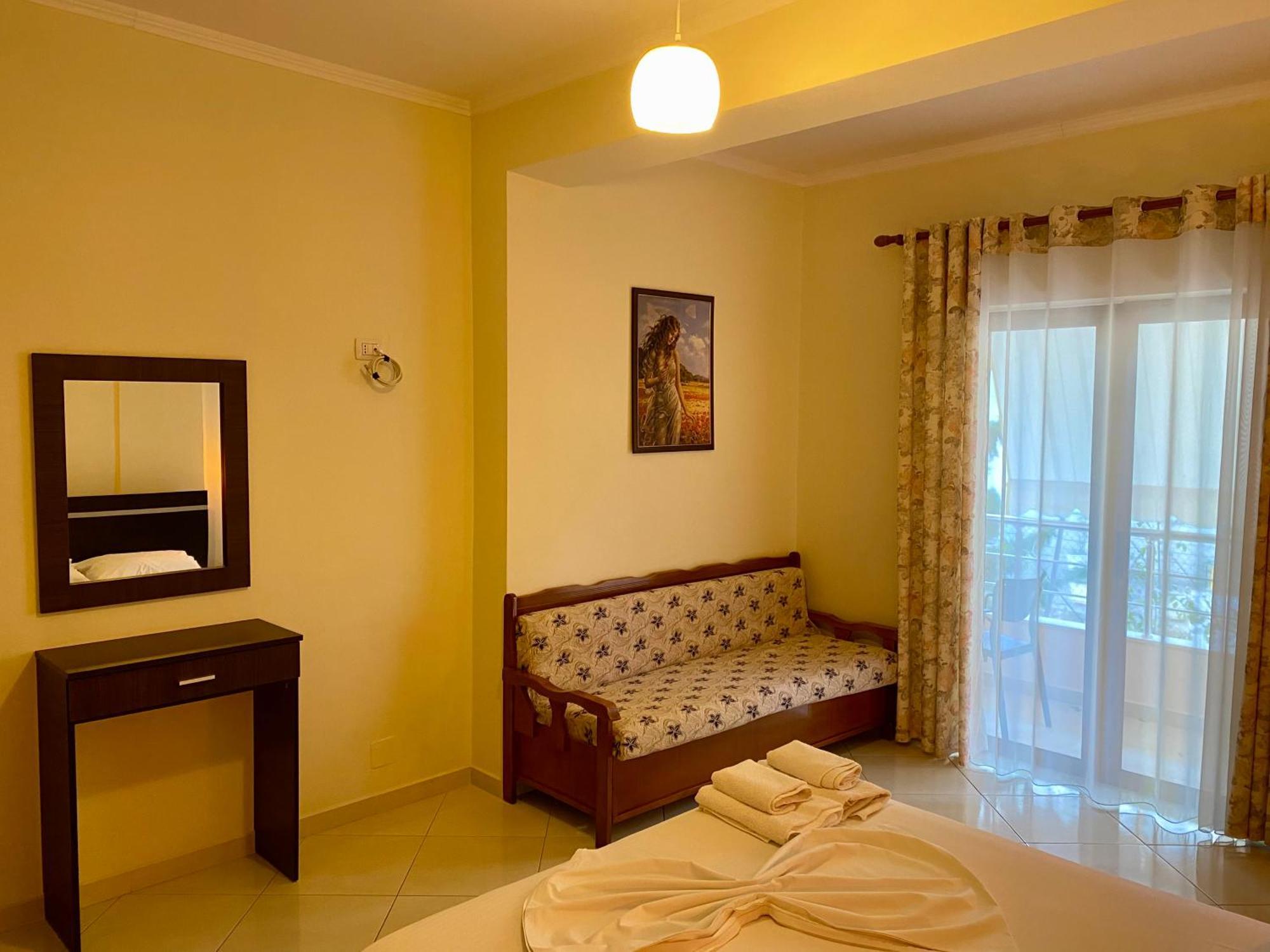 Hotel Metali Sarandë エクステリア 写真