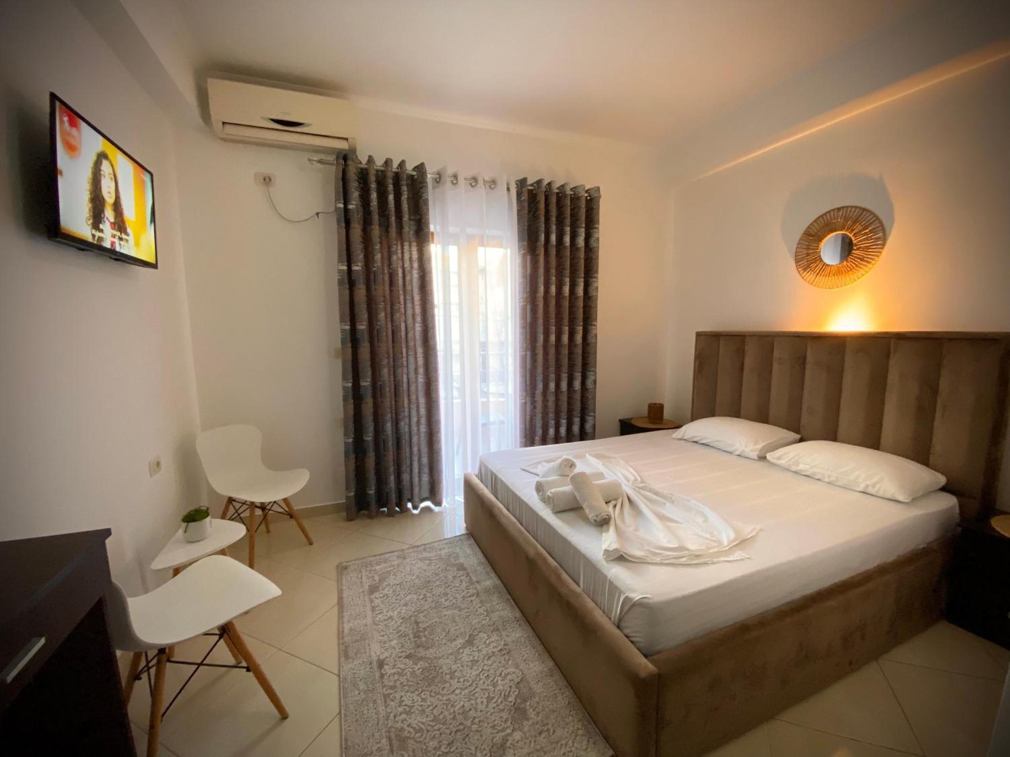 Hotel Metali Sarandë エクステリア 写真